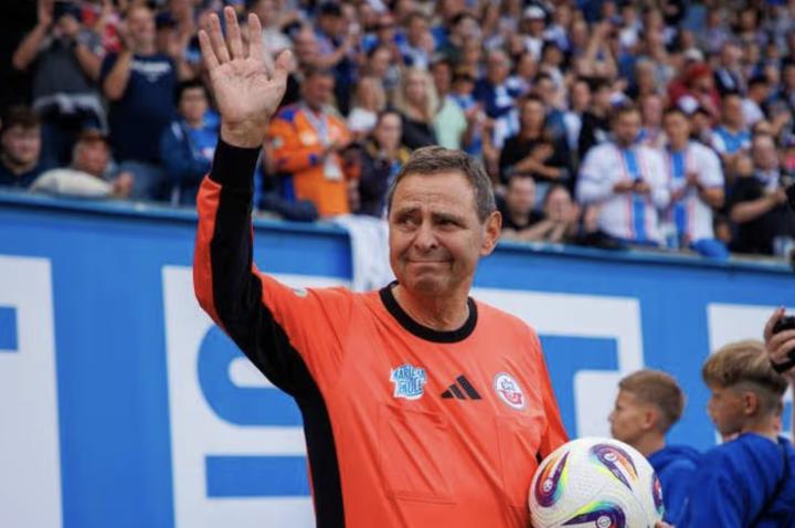  VAR乱象丛生，裁判权威何在；拜仁强势发声，背后折射德甲权力格局。 体育新闻