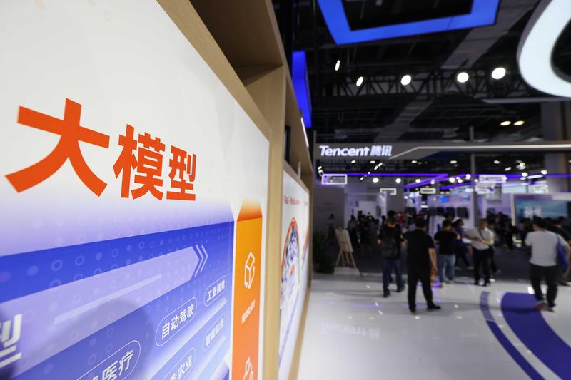 极速响应的秘密武器:GPT-5.3 Instant模型与Gemini轻量版实测揭秘 IT技术