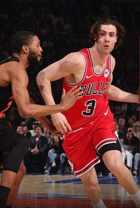 【战术深度】布伦森32分钟17+10:尼克斯无唐斯体系下的进攻重构与空间哲学 体育新闻