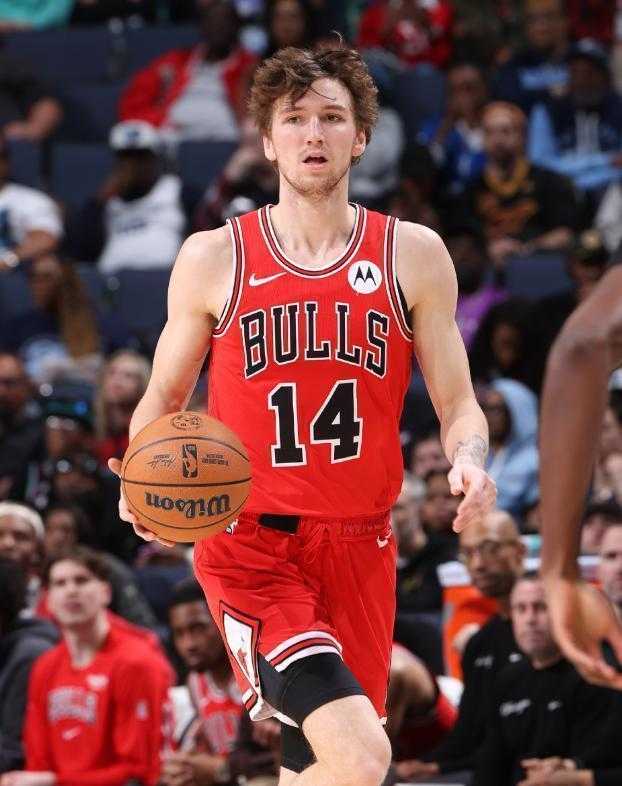 【战术深度】布伦森32分钟17+10:尼克斯无唐斯体系下的进攻重构与空间哲学 体育新闻