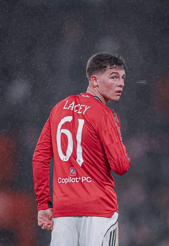 曼联青训新星谢伊·莱西晋升一线队:技术解密与战术价值深度剖析 体育新闻