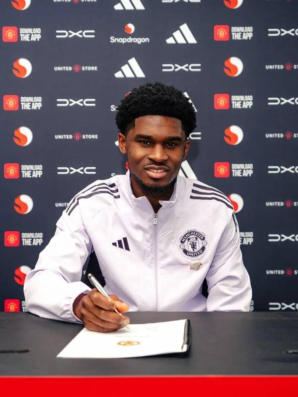 曼联青训新星谢伊·莱西晋升一线队:技术解密与战术价值深度剖析 体育新闻