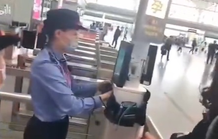  当海外游子踏上归途：请多给祖国的守护者一点理解 情感心理