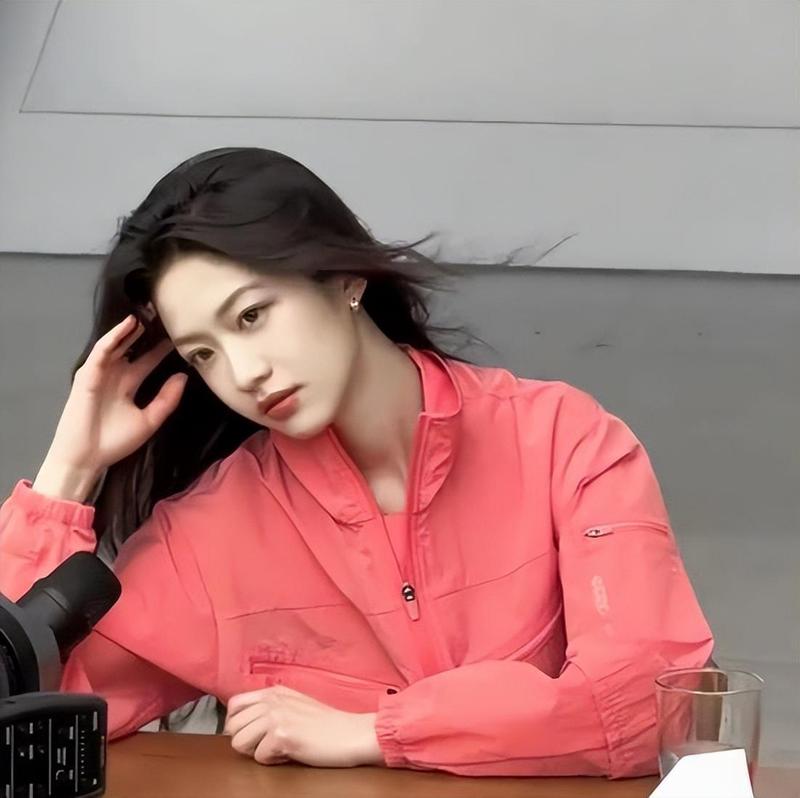  从「反骨晒妈」看00后社交表达：一场关于亲子关系解构的数据化复盘 娱乐新闻