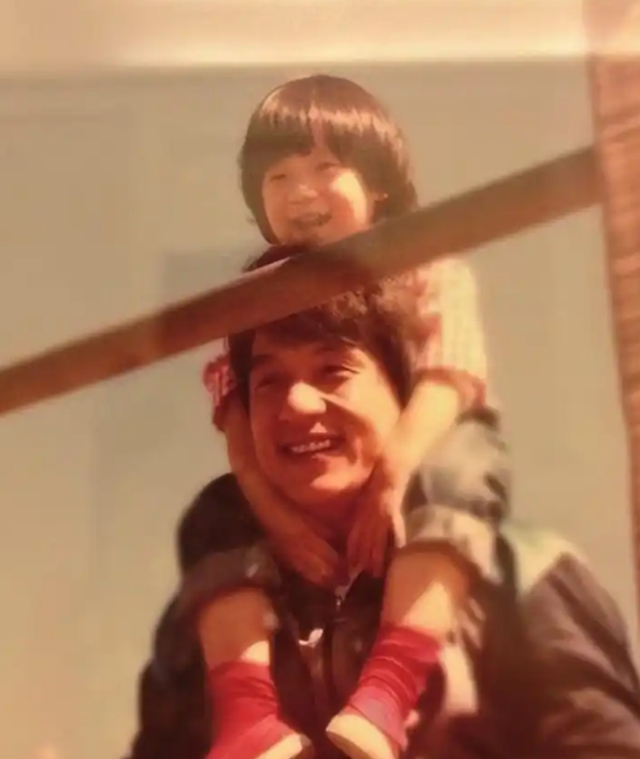  动作电影的商业符号学：成龙72岁生日的深层解码 娱乐新闻